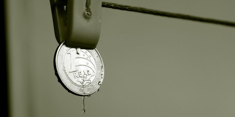 Smart Tips on How to Manage Your Household Budget for Long-term Savings