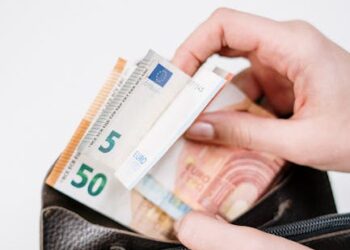 7 Practical Strategies on How to Stop Living Paycheck to Paycheck