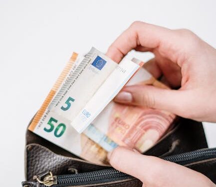 7 Practical Strategies on How to Stop Living Paycheck to Paycheck