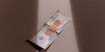 Ultimate Guide to Debt Reduction: Snowball vs Avalanche Method Comparison