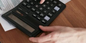 7 Effective Strategies on How to Save Money on a Low Income